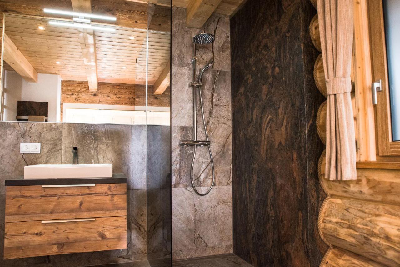 Blockhausen Luxus Chalets Oberschwarzenberg Экстерьер фото